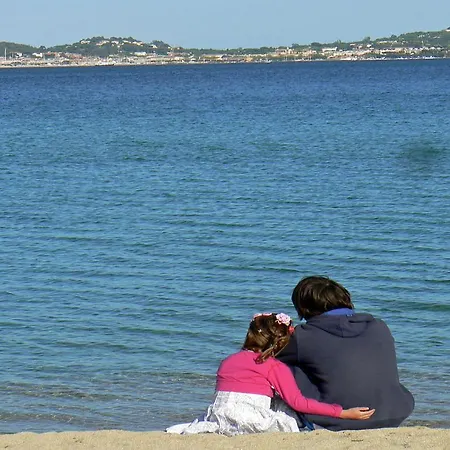 Sur Une Colline Avec Apercu Mer A St Maxime Vila