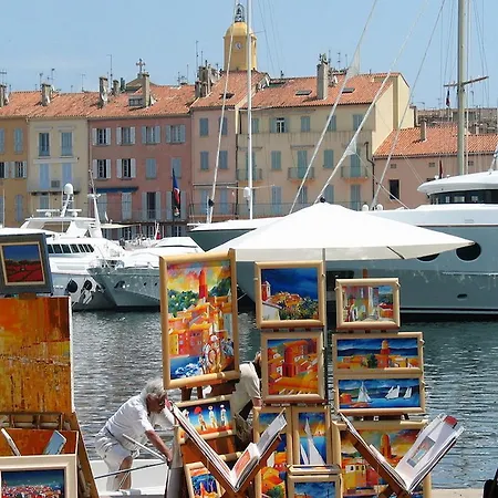 Vila Sur Une Colline Avec Apercu Mer A St Maxime *